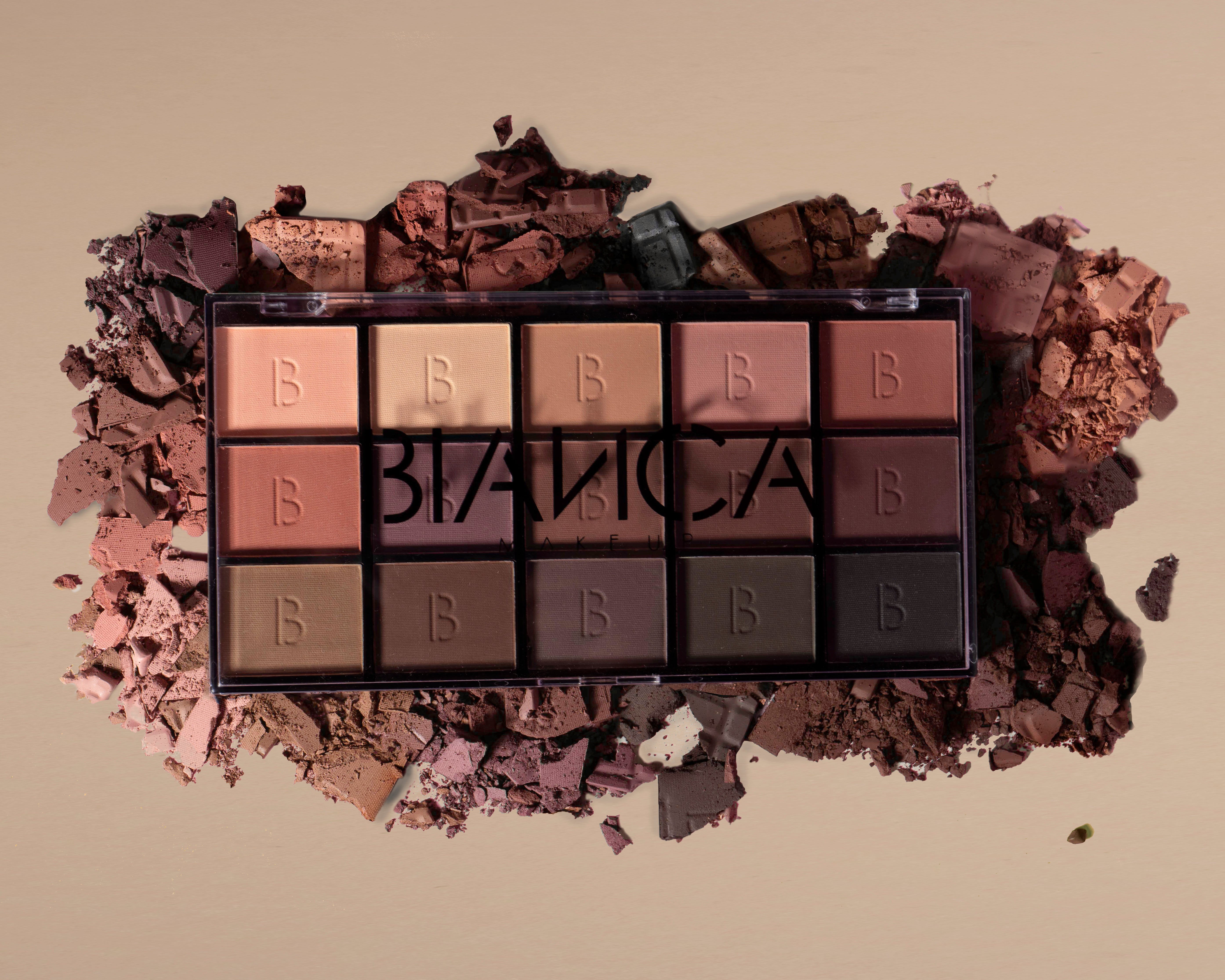 PALETA DE SOMBRAS MATE "NUDE CLASICA"