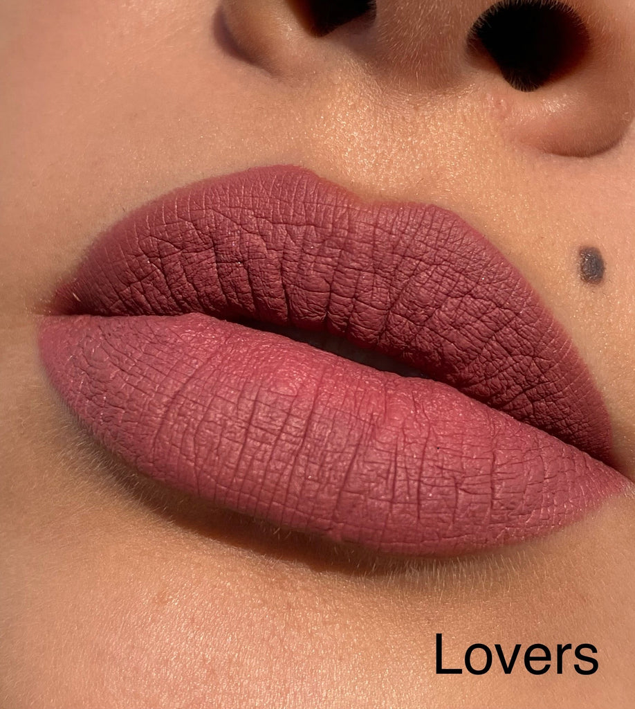 INDESTRUCTIBLE LIPSTICK  Tonos nude Indelebles.